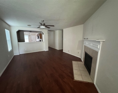 16942 Reston Glen Lane - Photo Thumbnail 7