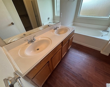 16942 Reston Glen Lane - Photo Thumbnail 19