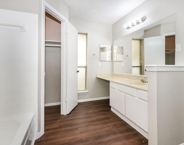 7506 Tetela Drive - Photo Thumbnail 15