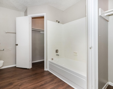 7506 Tetela Drive - Photo Thumbnail 12