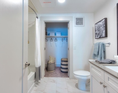 1330 Park West Green Dr - Photo Thumbnail 9