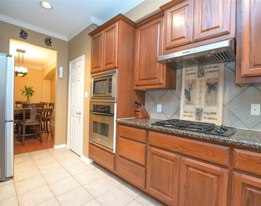 1375 Ella Place - Photo Thumbnail 10