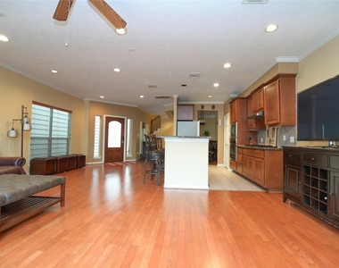 1375 Ella Place - Photo Thumbnail 7