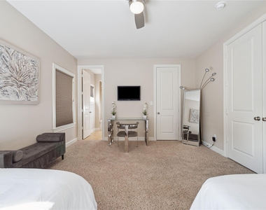 9455 Fannin Street - Photo Thumbnail 4