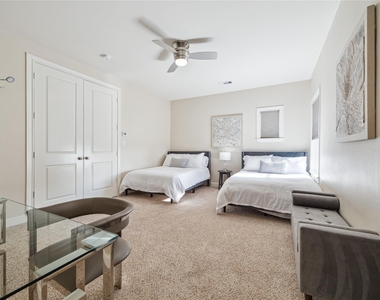 9455 Fannin Street - Photo Thumbnail 3