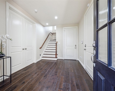 9455 Fannin Street - Photo Thumbnail 2