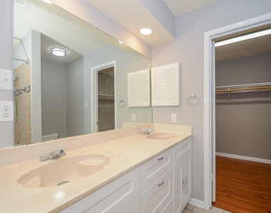 12722 Ashford Brook Drive - Photo Thumbnail 31