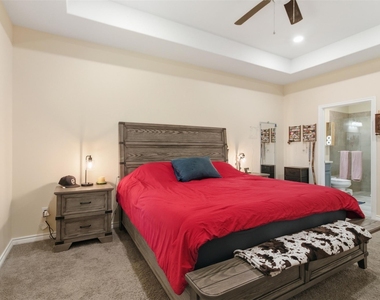 16529 Kingsbury Drive - Photo Thumbnail 3