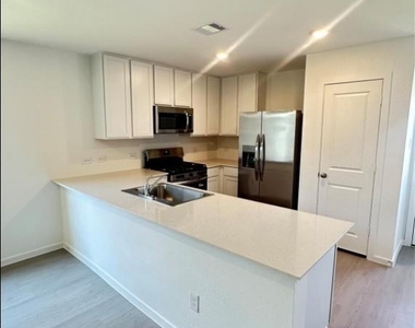 934 Capracotta Drive - Photo Thumbnail 3