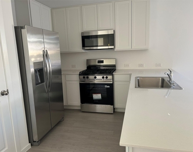 934 Capracotta Drive - Photo Thumbnail 4