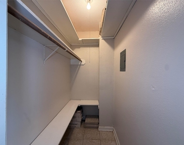 2250 Bering Drive - Photo Thumbnail 5