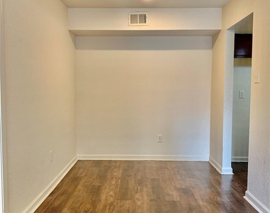 8100 Creekbend Drive - Photo Thumbnail 5
