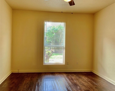 8100 Creekbend Drive - Photo Thumbnail 11