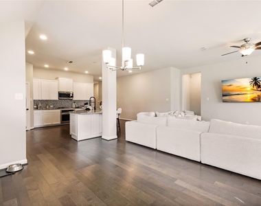 3911 Ballard - Photo Thumbnail 6