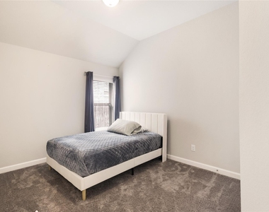 3911 Ballard - Photo Thumbnail 17