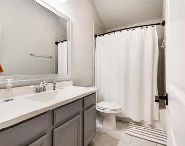 3911 Ballard - Photo Thumbnail 16