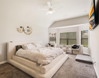 3911 Ballard - Photo Thumbnail 11