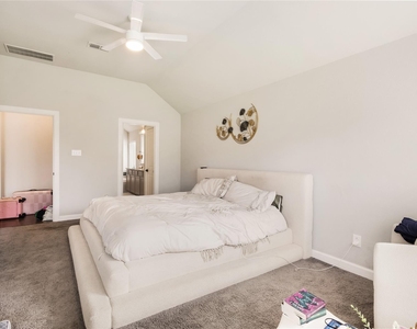 3911 Ballard - Photo Thumbnail 12