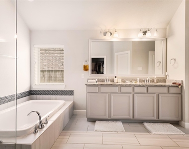 3911 Ballard - Photo Thumbnail 13
