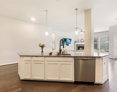3911 Ballard - Photo Thumbnail 4