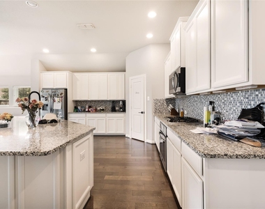 3911 Ballard - Photo Thumbnail 5