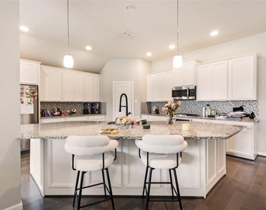 3911 Ballard - Photo Thumbnail 2