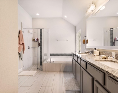3911 Ballard - Photo Thumbnail 14