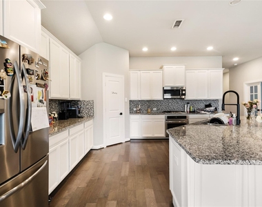 3911 Ballard - Photo Thumbnail 3