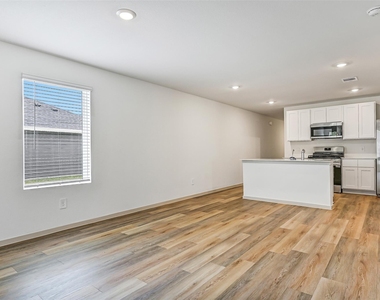 1015 Bluegill Drive - Photo Thumbnail 8