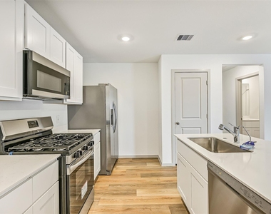 1015 Bluegill Drive - Photo Thumbnail 6