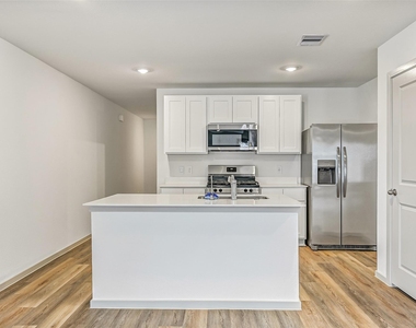 1015 Bluegill Drive - Photo Thumbnail 4