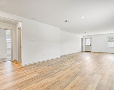 1015 Bluegill Drive - Photo Thumbnail 11