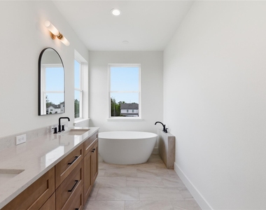 7702 Earl Rudder Way - Photo Thumbnail 37
