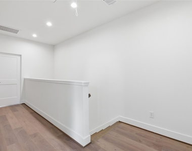 7702 Earl Rudder Way - Photo Thumbnail 29