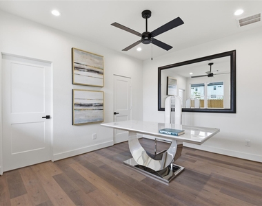 7702 Earl Rudder Way - Photo Thumbnail 5