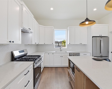 7702 Earl Rudder Way - Photo Thumbnail 23