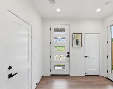 7702 Earl Rudder Way - Photo Thumbnail 2