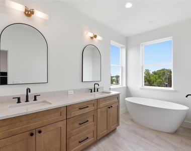 7702 Earl Rudder Way - Photo Thumbnail 35
