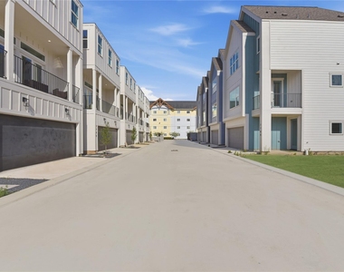 7702 Earl Rudder Way - Photo Thumbnail 45