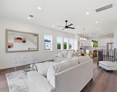 7702 Earl Rudder Way - Photo Thumbnail 9