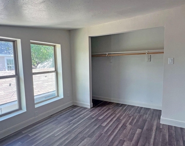 201 Eastwood Unit 5 Street - Photo Thumbnail 12