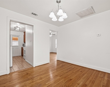 609 Cortlandt Street - Photo Thumbnail 8