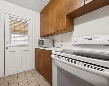 609 Cortlandt Street - Photo Thumbnail 11