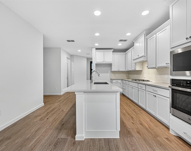 5019 Bowen Prairie Drive - Photo Thumbnail 13