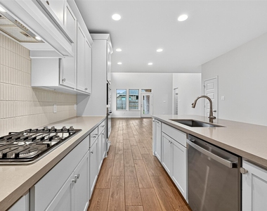 5019 Bowen Prairie Drive - Photo Thumbnail 9