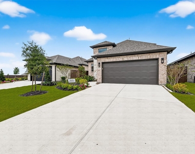 5019 Bowen Prairie Drive - Photo Thumbnail 2