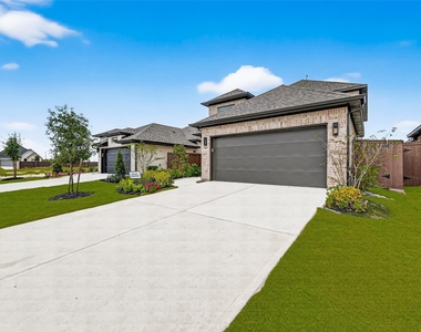 5019 Bowen Prairie Drive - Photo Thumbnail 3