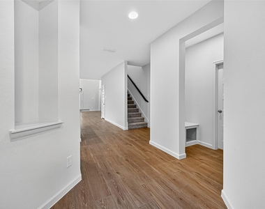 5019 Bowen Prairie Drive - Photo Thumbnail 7