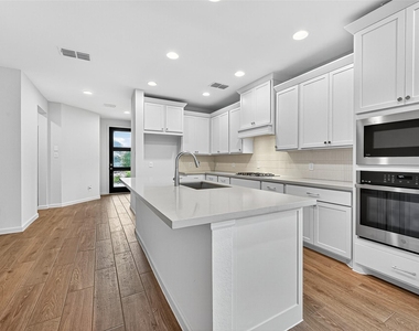 5019 Bowen Prairie Drive - Photo Thumbnail 12