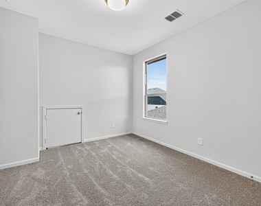 5019 Bowen Prairie Drive - Photo Thumbnail 32